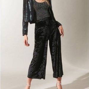 UO Crushed Velvet Culottes Pant in Black